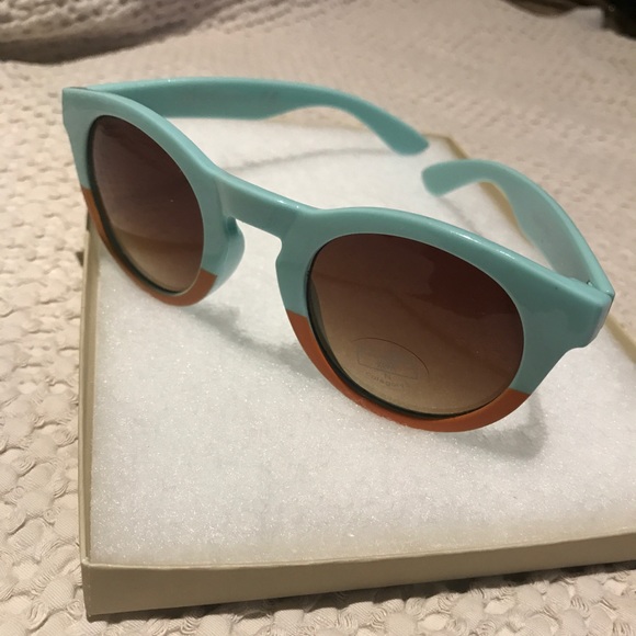Zara Accessories - $15 firm/Zara Sunglasses 😎